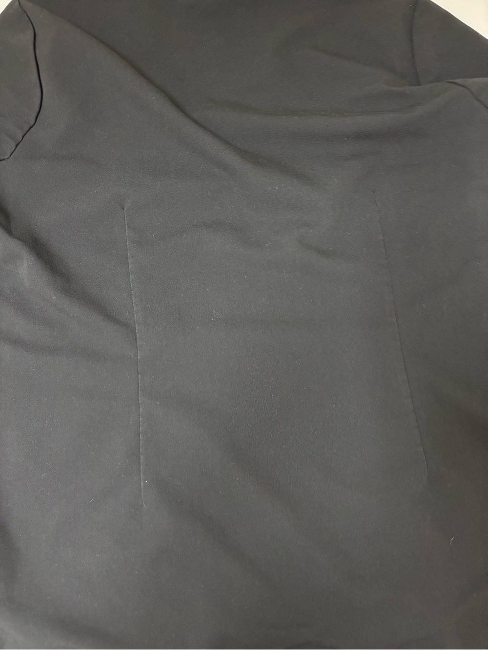 FIGS women’s Catarina Black Scrub Top - V-Neck Pocket - Picture 7 of 7